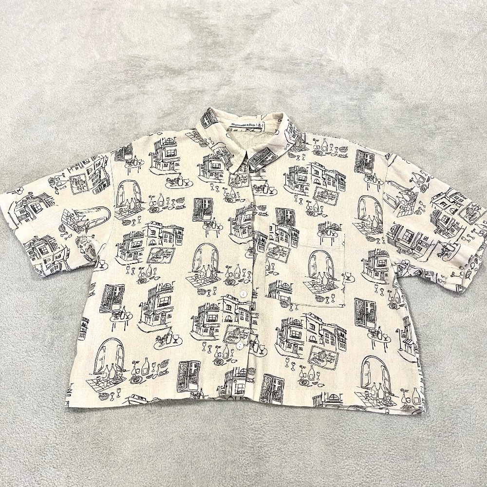 Cropped Short Sleeve Button Down Size Medium